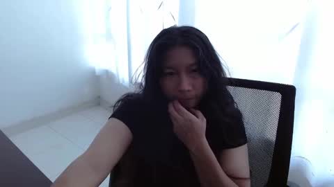 Snapshot of evelyn_flores1 chatting on September 8, 2025, 7:02 pm   online show from September 8, 2025, 7:02 pm