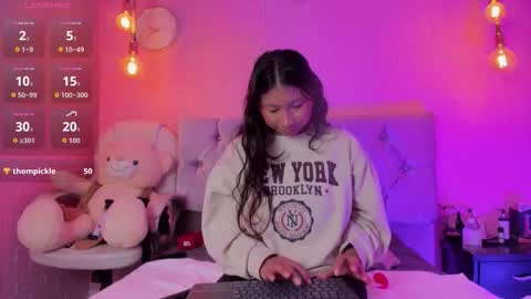 Snapshot of evelyn_flores1 chatting on October 25, 2025, 8:36 pm   online show from October 25, 2025, 8:36 pm