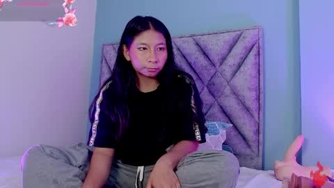 Snapshot of evelyn_flores1 chatting on March 30, 2026, 4:13 am online show from March 30, 2026, 4:13 am