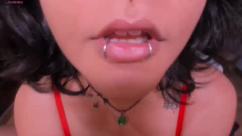  Evelyn  online show from February 15, 2026, 7:51 am