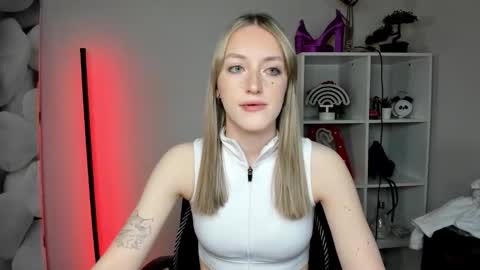evelynblond online show from February 20, 2026, 6:37 am