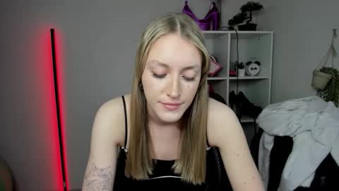 evelynblond online show from March 16, 2026, 6:34 pm
