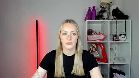 evelynblond online show from June 4, 2026, 12:22 pm