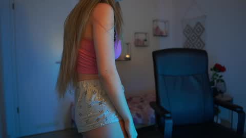 evelyncage_ online show from February 4, 2025, 10:13 pm