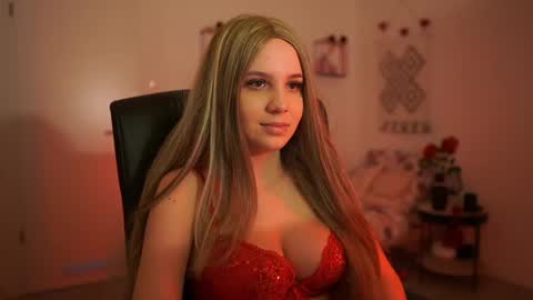 evelyncage_ online show from February 14, 2025, 10:14 pm