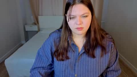 Evelyne Loo online show from May 7, 2026, 1:00 am