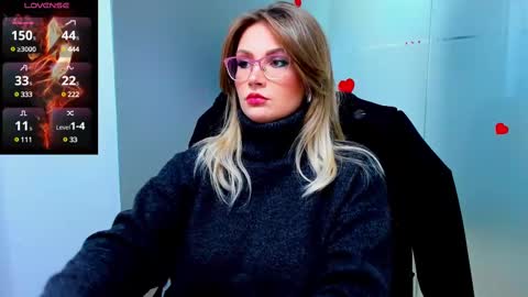 evelyne_rose online show from February 11, 2025, 5:58 am