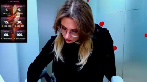 evelyne_rose online show from February 28, 2025, 6:21 am