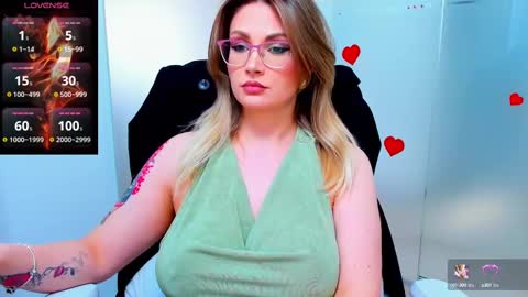evelyne_rose online show from March 12, 2025, 9:12 am