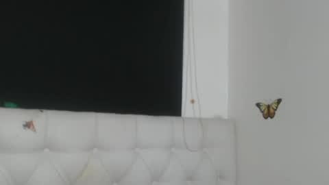 Evelyne online show from April 6, 2026, 4:46 am