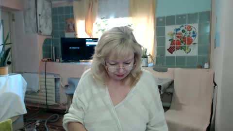 Snapshot of evelynloveshy chatting on January 15, 2025, 9:13 am BarbaraBlondy online show from January 15, 2025, 9:13 am