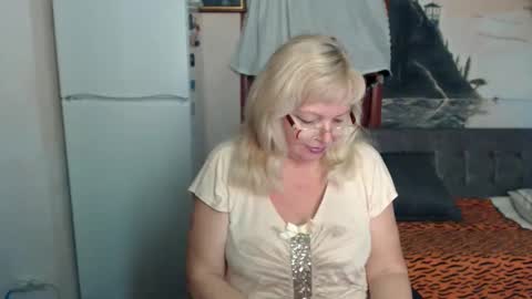 Snapshot of evelynloveshy chatting on October 9, 2025, 9:57 pm BarbaraBlondy online show from October 9, 2025, 9:57 pm