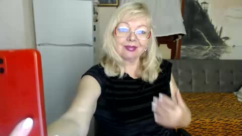 Snapshot of evelynloveshy chatting on October 10, 2025, 7:46 pm BarbaraBlondy online show from October 10, 2025, 7:46 pm