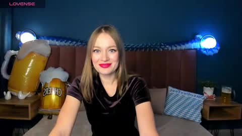 Evelyn online show from September 30, 2025, 1:32 am