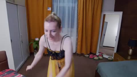 Snapshot of evelynreagan chatting on June 27, 2026, 6:18 am evelynreagan online show from June 27, 2026, 6:18 am