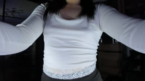 Everlee online show from February 7, 2025, 4:56 pm