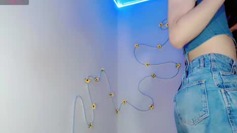 everlin_01 online show from June 13, 2026, 7:01 pm