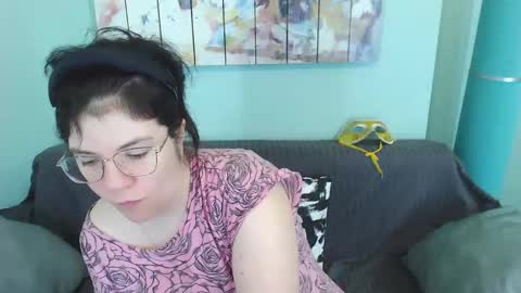 Everly online show from February 14, 2025, 7:59 am