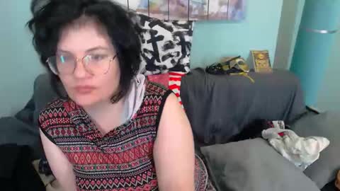 Everly online show from September 8, 2025, 5:01 pm