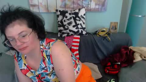 Everly online show from September 12, 2025, 10:32 pm