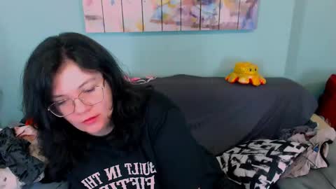 Everly online show from April 22, 2026, 10:39 am