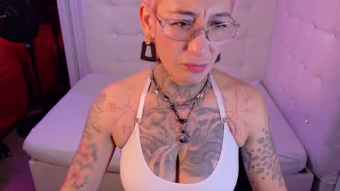 everlyn_sexx online show from February 20, 2026, 11:54 am