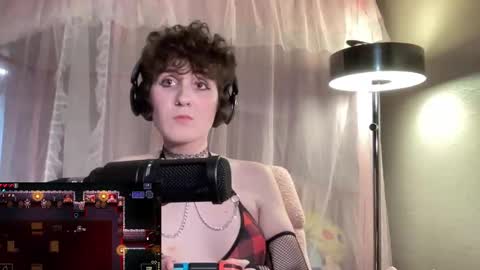 Snapshot of evermoore_24 chatting on January 29, 2025, 4:47 am ever moore online show from January 29, 2025, 4:47 am