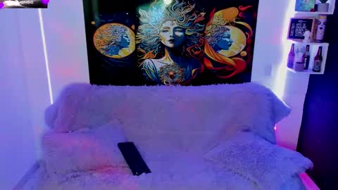 Snapshot of evie99_ chatting on February 13, 2025, 7:10 pm Evie99  online show from February 13, 2025, 7:10 pm