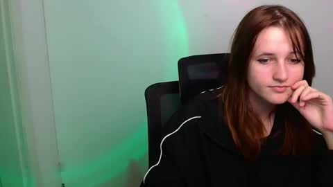 Evie online show from November 7, 2025, 2:06 pm