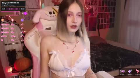 Evie online show from October 29, 2025, 10:44 pm