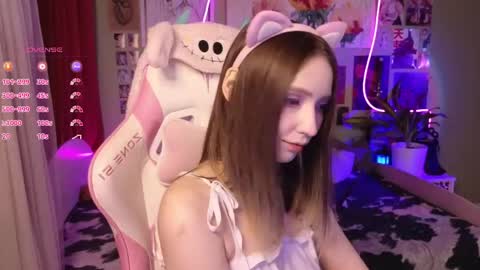 Evie online show from April 22, 2026, 8:43 pm