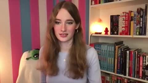 Evie3 online show from November 6, 2025, 8:10 pm