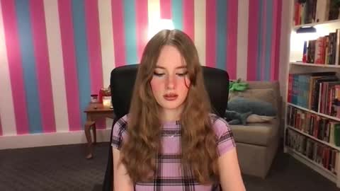 Evie3 online show from December 18, 2025, 3:12 am