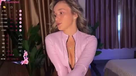 Snapshot of evielina chatting on June 22, 2026, 11:57 pm evielina online show from June 22, 2026, 11:57 pm