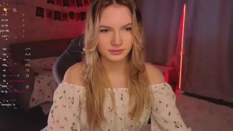 Snapshot of evilyn_next_door chatting on October 31, 2025, 10:38 am Evelyn online show from October 31, 2025, 10:38 am