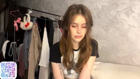 evva_avve_ online show from November 7, 2025, 1:00 pm