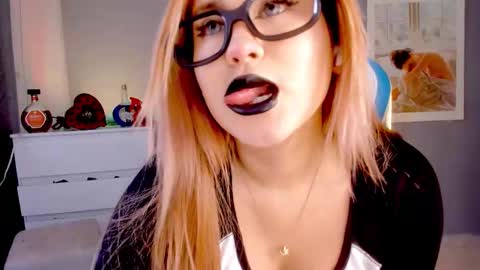 evva_foxxy online show from September 22, 2025, 3:58 pm
