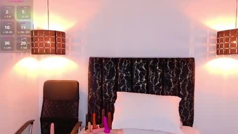 evvaa_moon online show from April 18, 2026, 12:31 pm