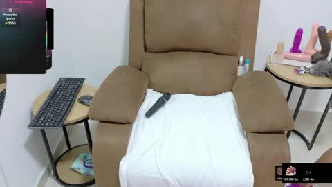 Snapshot of evvaa_moon chatting on June 3, 2026, 12:19 pm evvaa_moon online show from June 3, 2026, 12:19 pm