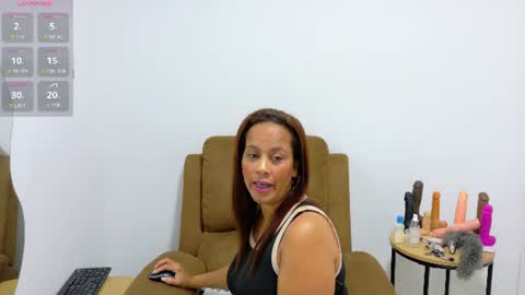 Snapshot of evvaa_moon chatting on June 10, 2026, 12:37 pm evvaa_moon online show from June 10, 2026, 12:37 pm