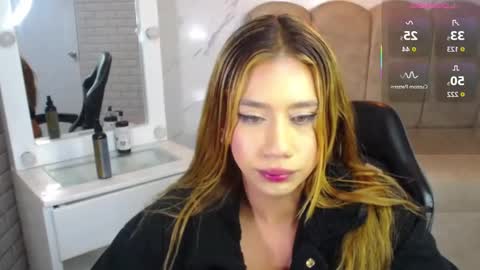 Snapshot of evy_lux_v chatting on January 15, 2026, 9:03 am Hi Stream 1000pm to 600am online show from January 15, 2026, 9:03 am