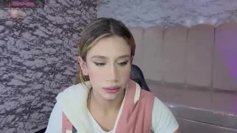 Snapshot of evy_lux_v chatting on February 4, 2026, 3:45 am Hi Stream 1000pm to 600am online show from February 4, 2026, 3:45 am