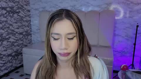 Snapshot of evy_lux_v chatting on February 5, 2026, 3:33 am Hi Stream 1000pm to 600am online show from February 5, 2026, 3:33 am