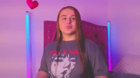 EVY online show from October 14, 2025, 1:50 am