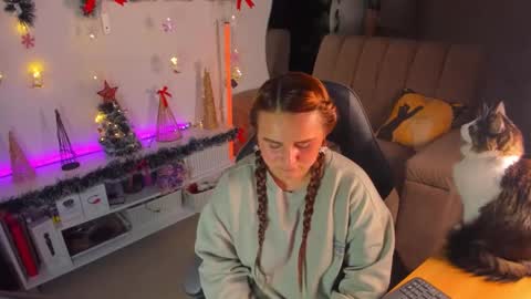 EVY online show from December 17, 2025, 1:11 am