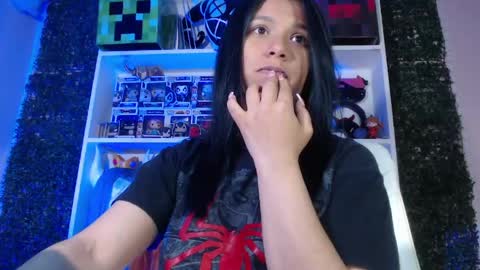 Snapshot of evybubbles_ chatting on June 8, 2026, 3:29 am Im Evy online show from June 8, 2026, 3:29 am