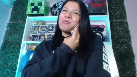 Snapshot of evybubbles_ chatting on July 22, 2026, 6:11 pm Im Evy online show from July 22, 2026, 6:11 pm