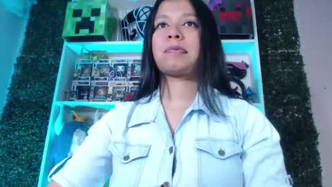 Snapshot of evybubbles_ chatting on July 26, 2026, 2:35 pm Im Evy online show from July 26, 2026, 2:35 pm