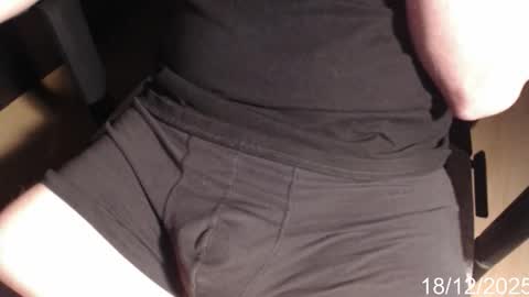 exhib_l0ver online show from December 18, 2025, 2:56 pm