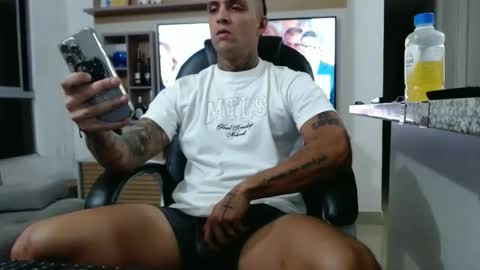 Snapshot of exotic_dude chatting on June 1, 2026, 12:45 am camilo online show from June 1, 2026, 12:45 am